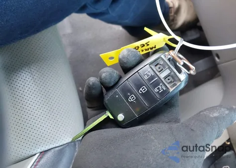 2016 Kia Sedona Lx z USA, uszkodzony, nr VIN KNDMB5C19G6202842